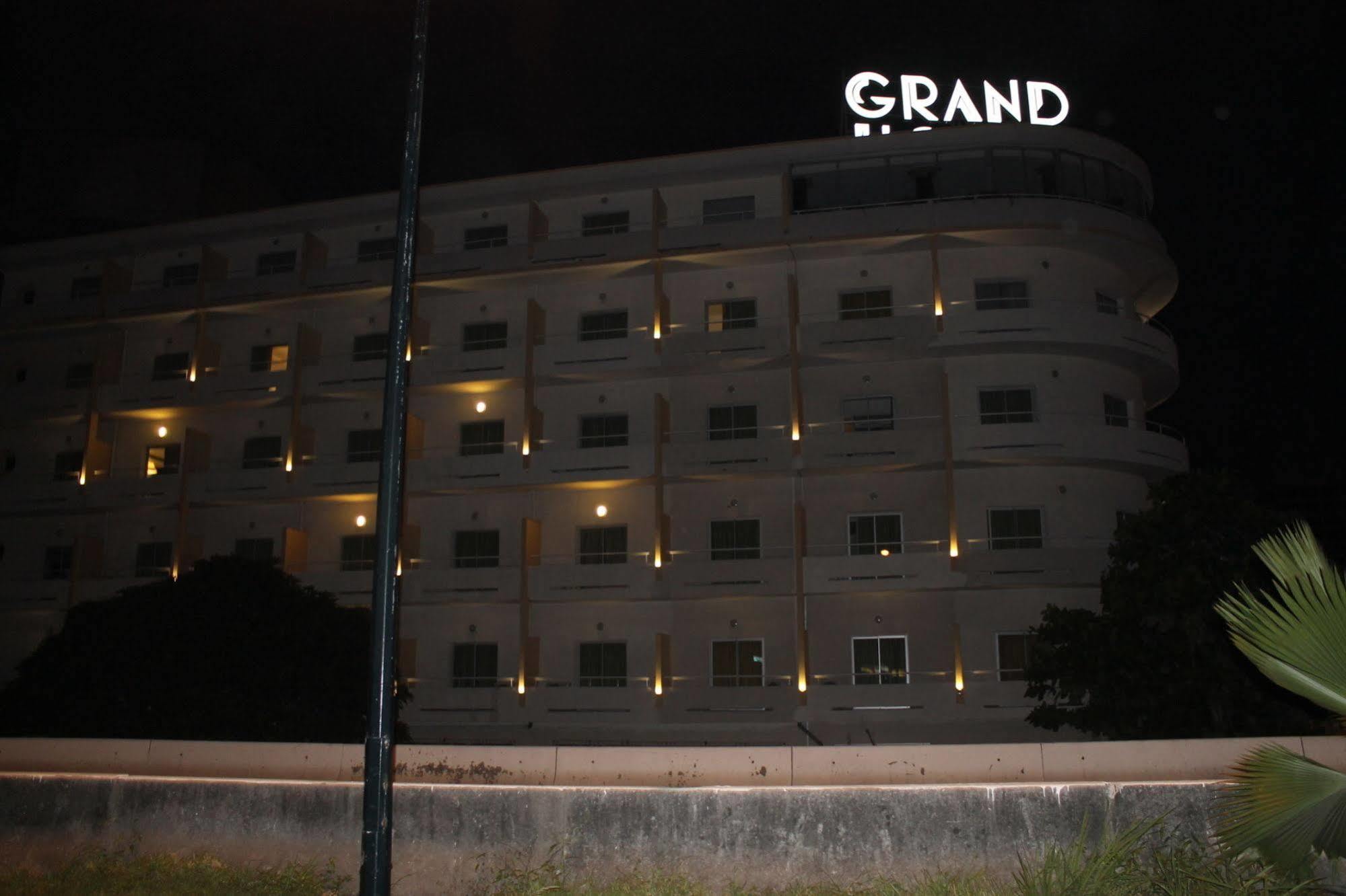 Le Grand Hotel D'Абіджан Екстер'єр фото